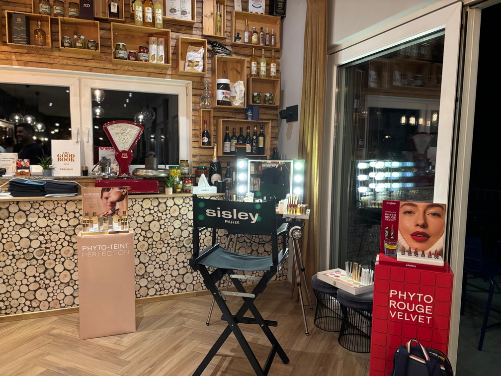 d3ebd147-d6ae-4577-8f4d-cff6f1821046 2