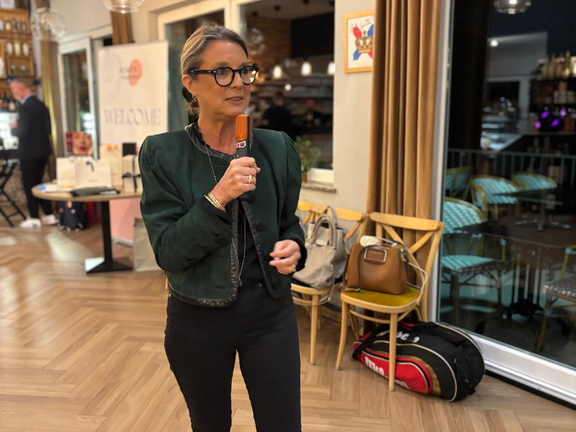 d1861022-2621-4369-8112-0b415bc903b2 2