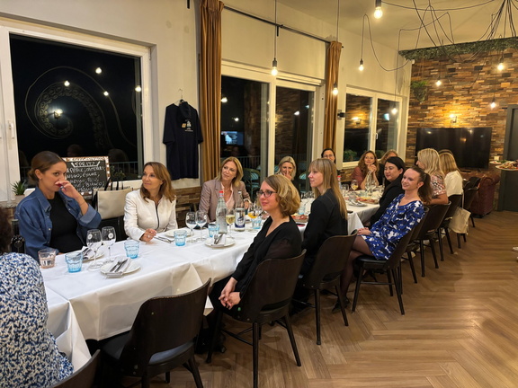 3a6953a3-4741-44cf-b50f-84c2e551d902 2